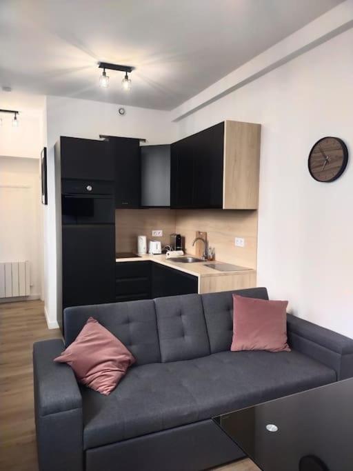 2 Piece Avec Terrasse Ensoleille Apartment Suresnes Ngoại thất bức ảnh