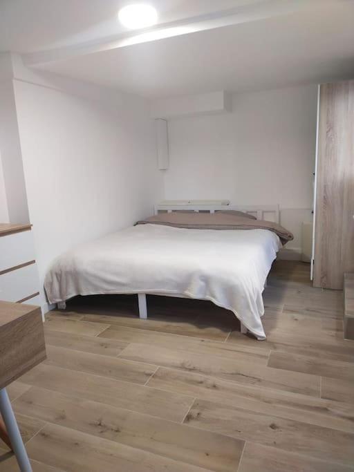 2 Piece Avec Terrasse Ensoleille Apartment Suresnes Ngoại thất bức ảnh